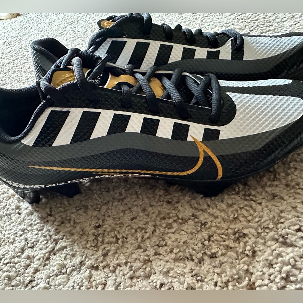 Nike vapor edge football cleats size 9.5